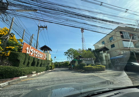 บ้านแฝด เนื้อที่ทั้งหมด 260 ตารางเมตร 100/398 หมู่บ้านปรารถนา 3 ตำบลเสม็ด อำเภอเมืองชลบุรี ชลบุรี ราคา 2,260,000 บาท