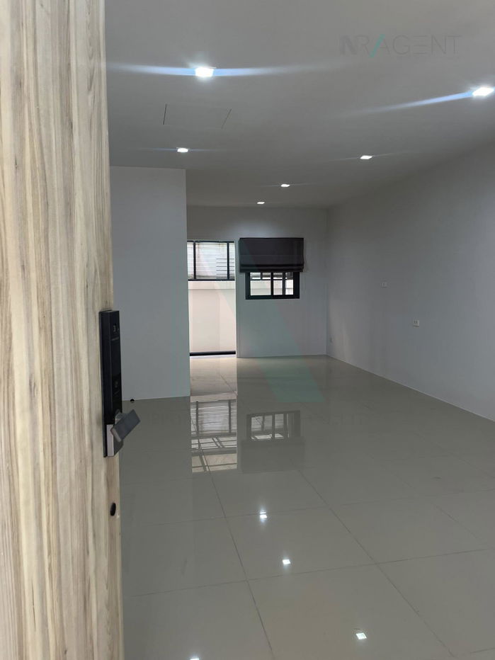 รูป 📌 ขายทาวน์โฮม โครงการ เดอะ ล็อฟท์ บาย ไอ-เซน 4 ชั้น 4 ห้องนอน 4 ห้องน้ำ - รูปที่ 3/8