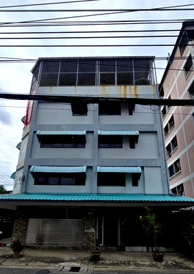 Houses for rent Huai Khwang : For rent, lease, freehold building, Huai Khwang, Soi Pracha Rat Bamphen 15, affordable price. Interested? Line: @951qfbfi