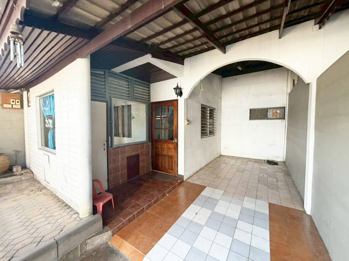 รูป ขายบ้านแฝด 2 ชั้น หมู่บ้านบัวทอง ขนาด 30 ตารางวา 3 ห้องนอน 1 ห้องน้ำ จอดรถได้ 2 คัน - รูปที่ 2/16