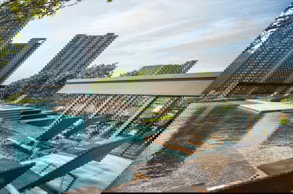 รูป สตูดิโอ กั้นห้อง 25.85 ตร.ม. ชั้นสูง 25+ บนทำเลดีๆ มีรถรับส่ง BTS อ่อนนุช ที่คอนโด The Base Park West Sukhumvit 77 / ขายคอนโด - รูปที่ 2/2