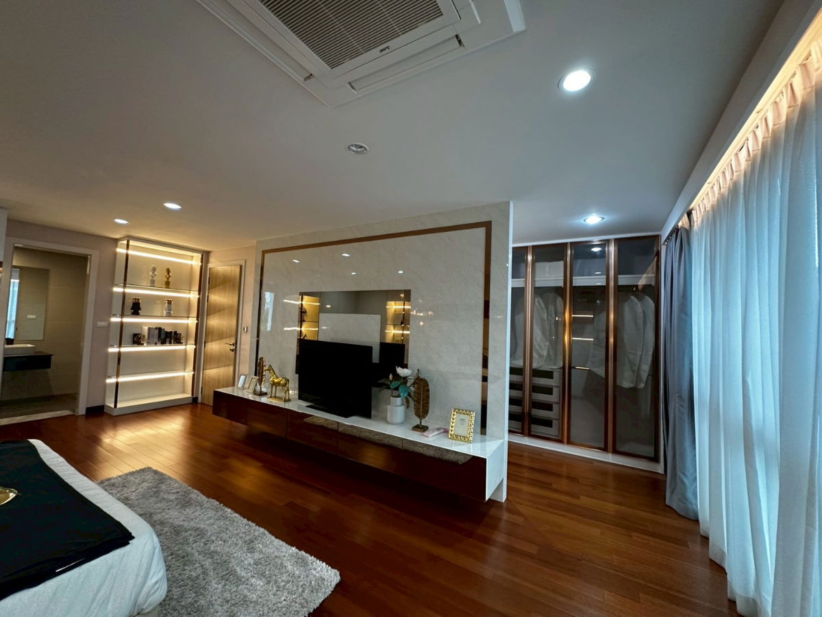 รูป ✨✨✨ทาวน์โฮม 4 ชั้น  หรูหรา มีระดับ พร้อมนวัตกรรมบ้านอัจฉริยะ รองรับ EV Charger ✨  เริ่มเพียง 18.70 ล้านบาท  - รูปที่ 8/16