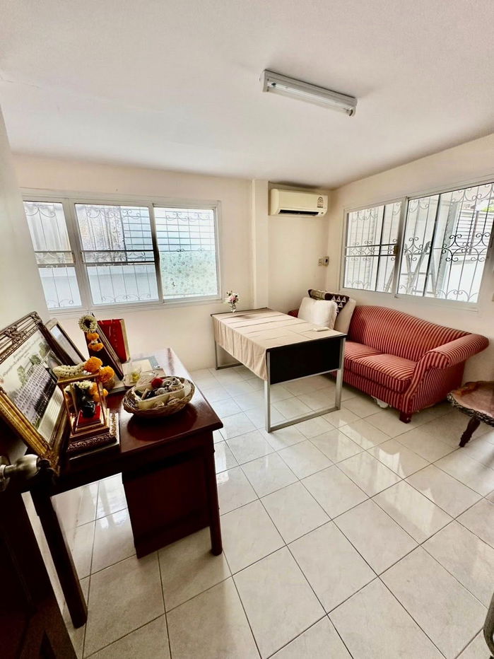 รูป HR3106ขายบ้านเดี่ยวหลังใหญ่ 70 ตร.ว. หมู่บ้านชัยพฤกษ์ รามอินทรา – วัชรพล (เฟส 2) พื้นที่กว้างขวาง    บรรยากาศร่มรื่น ทำเลศักยภาพเชื่อมต่อทุกความสะดวก - รูปที่ 4/9