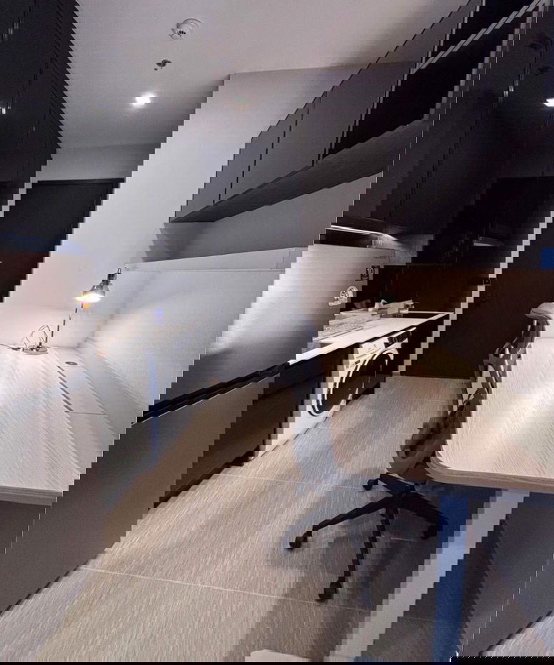 picture Noble Around                     Ari  - 2/10