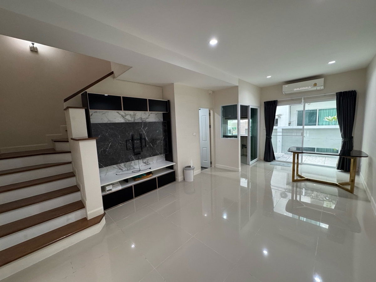 รูป 🏡✨ ขายทาวน์โฮม 3 ชั้น ทำเลรัตนาธิเบศร์ 🚇 ใกล้ MRT สายสีม่วง - รูปที่ 2/16