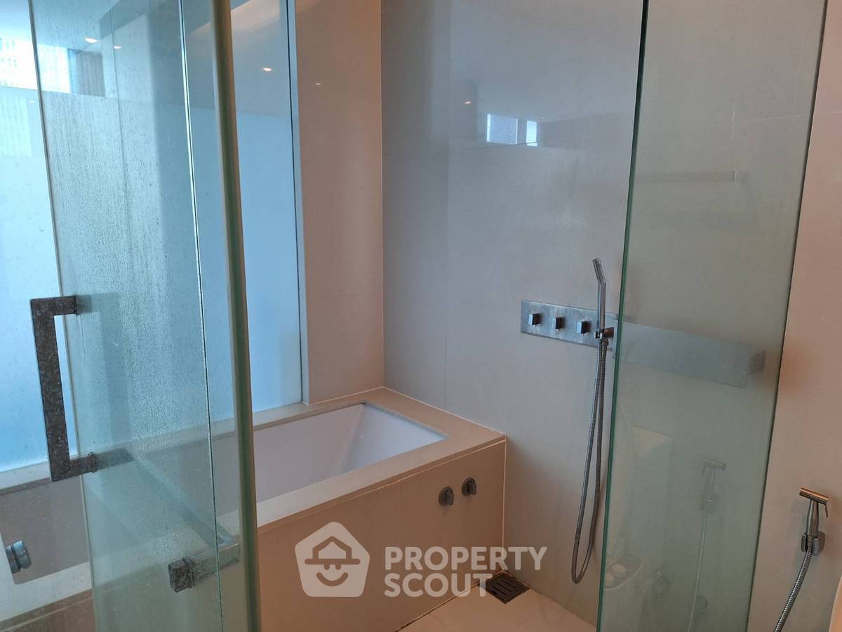 รูป คอนโด 1-ห้องนอน ที่ เดอะ รูม สุขุมวิท 21 ใกล้ MRT สุขุมวิท (ID 2487623) - รูปที่ 8/9