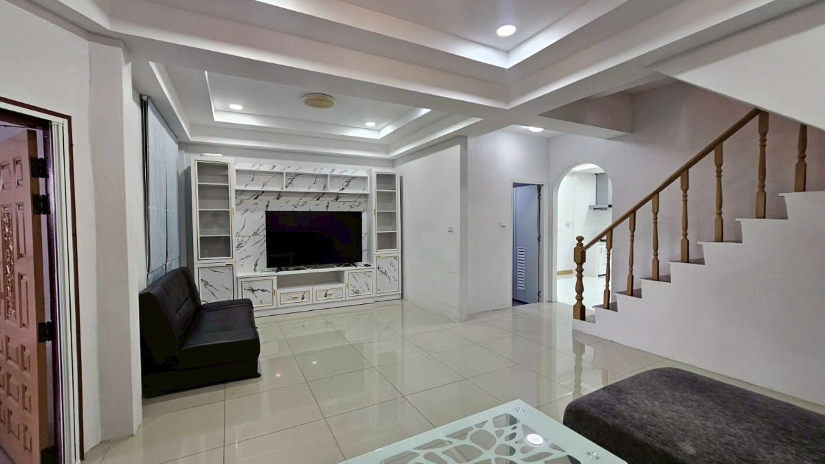 รูป เช่า ให้เช่า ปล่อยเช่า บ้าน ห้วยขวาง หมู่บ้านอยู่เจริญ ราคาถูก สนใจ Line: @951qfbfi - รูปที่ 1/16