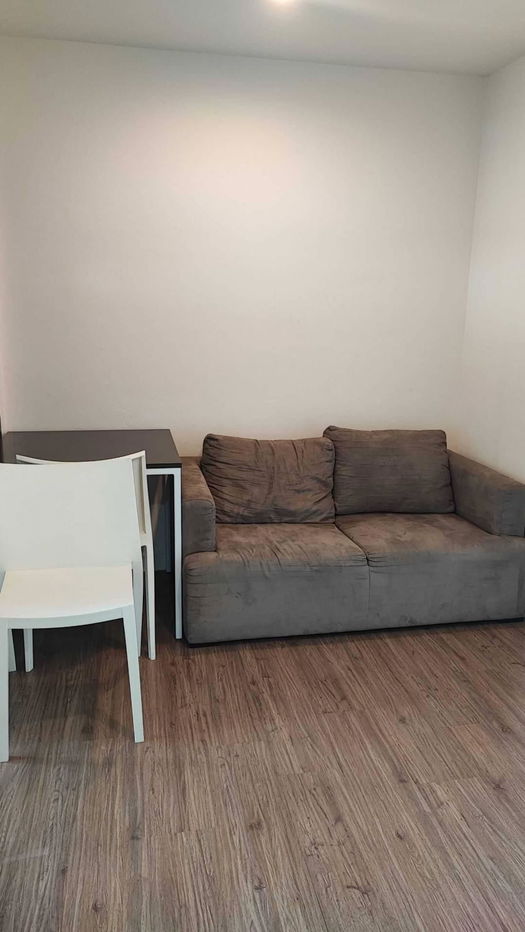 picture Hallmark Ngamwongwan - 1/9