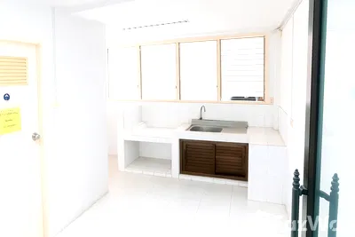 Townhouses for sale Bangkok : 6 Bedroom Townhouse for sale in Khlong Kum, Bangkok  5932746