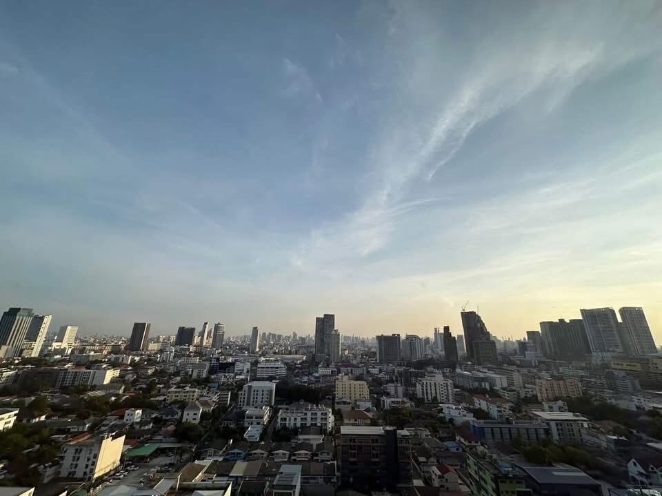 picture THE LINE VIBE              Phahonyothin - 6/6