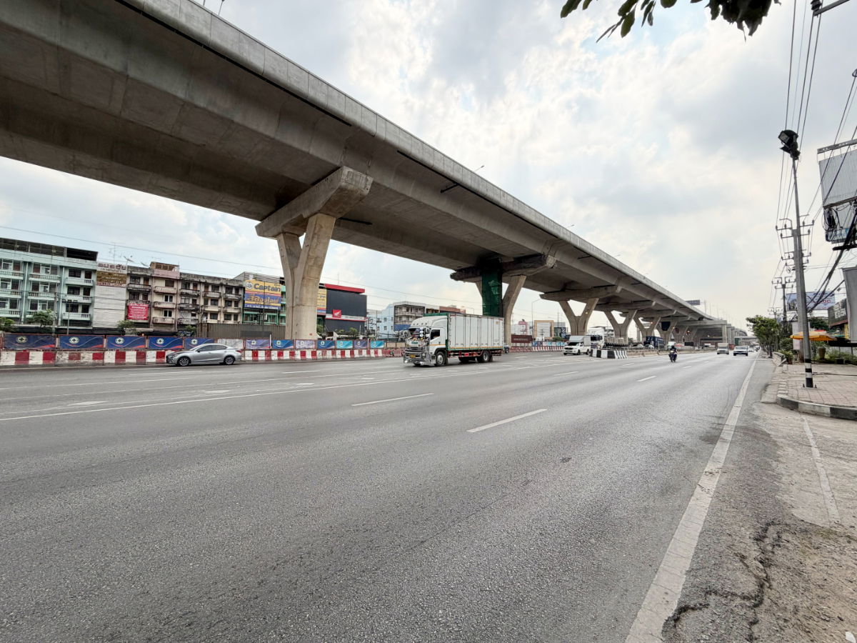 รูป ขายอาคารพาณิชย์ 4.5 ชั้น ติดถนนพระราม 2 ใกล้ทางด่วน ราคา 5.99 ล้าน - รูปที่ 5/7