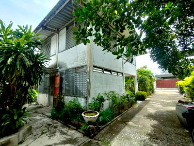 ทาวน์โฮม เซ็นทรัล พลาซ่า บางนา : 🏡ขายขาดทุน คุ้มมาก บ้านเดี่ยว 2 หลัง ในที่ดินเดียวกัน ทำเลอ่อนนุช เดินทางสะดวก ใกล้ BTS 🌿