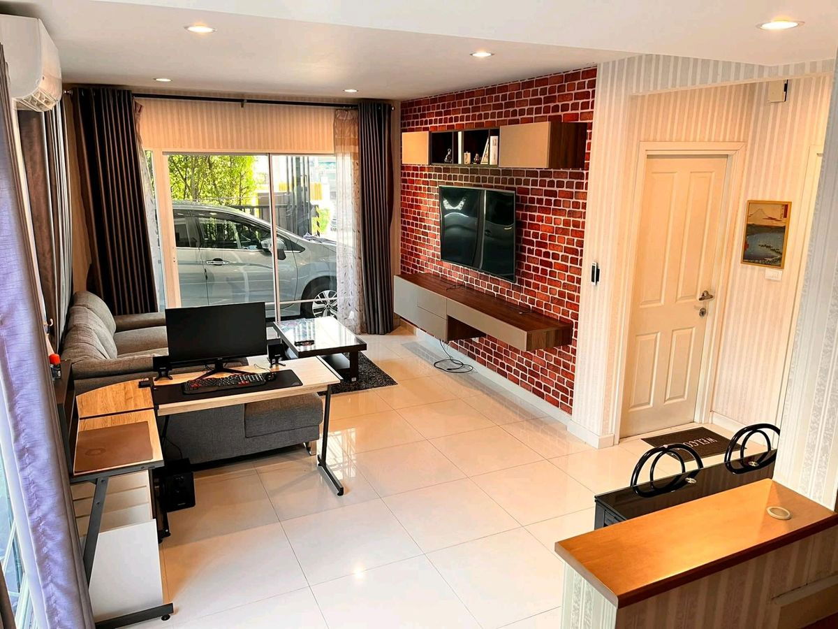 รูป ให้เช่าบ้านแฝด The plant theparak (ซอย ศรีมิตร ) ไกล้4แยกเทพารักษ์ ไกล้BTS ศรีเทพาพร้อมเฟอร์นิเจอร์ พร้อมเข้าอยู่ หิ้วกระเป๋าได้เลย - รูปที่ 2/22