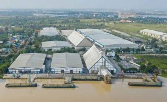 รูป ให้เช่าโกดัง คลังสินค้าและบริการท่าเรือ ติดแม่น้ำเจ้าพระยา อ.บางไทร - รูปที่ 2/4