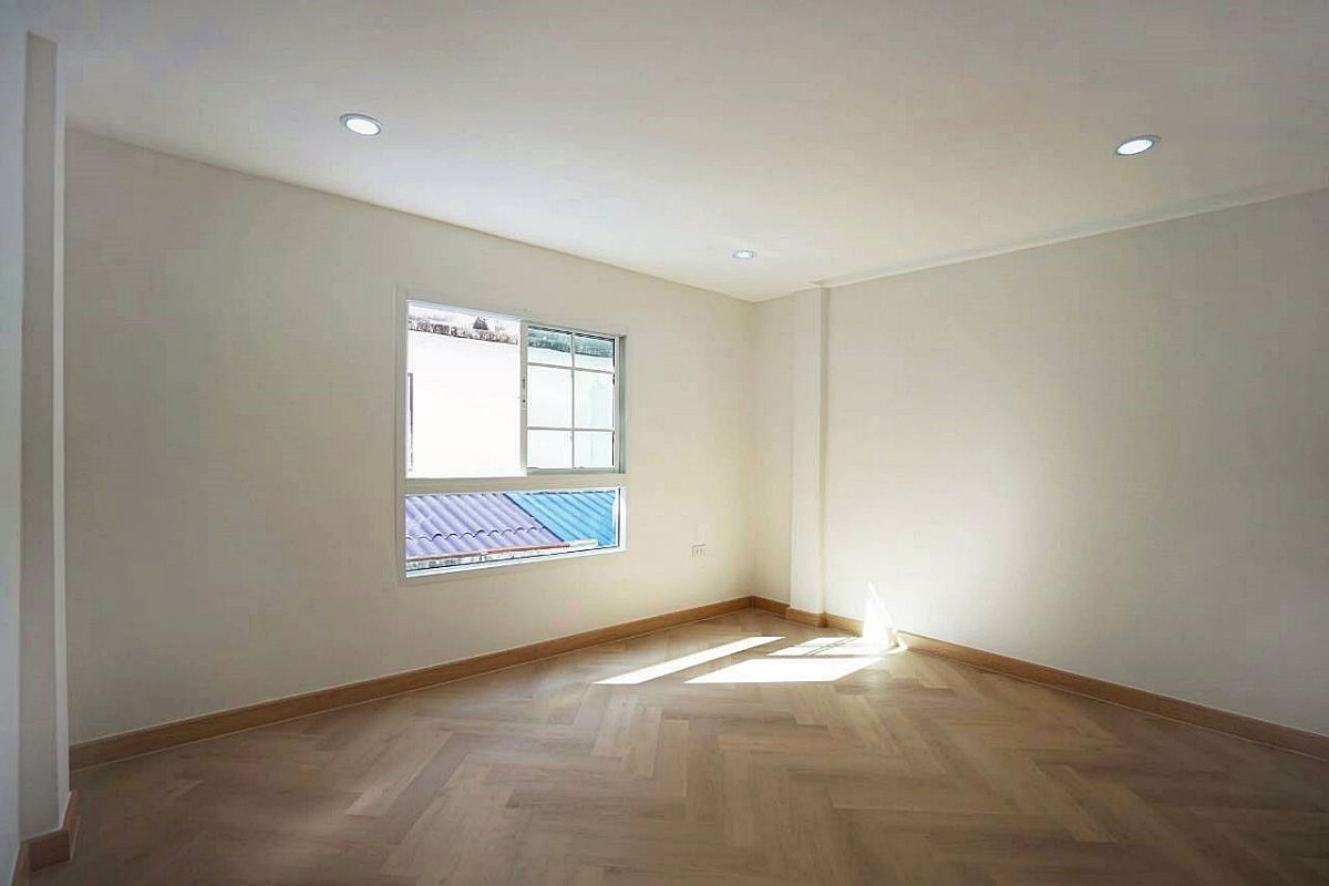 รูป ทาวน์โฮม 3 ชั้น รีโนเวทใหม่ สไตล์มินิมอล   ประชาอุทิศ 62  ทุ่งครุ  ใกล้ทุ่งครุพลาซ่า 61 - รูปที่ 15/22