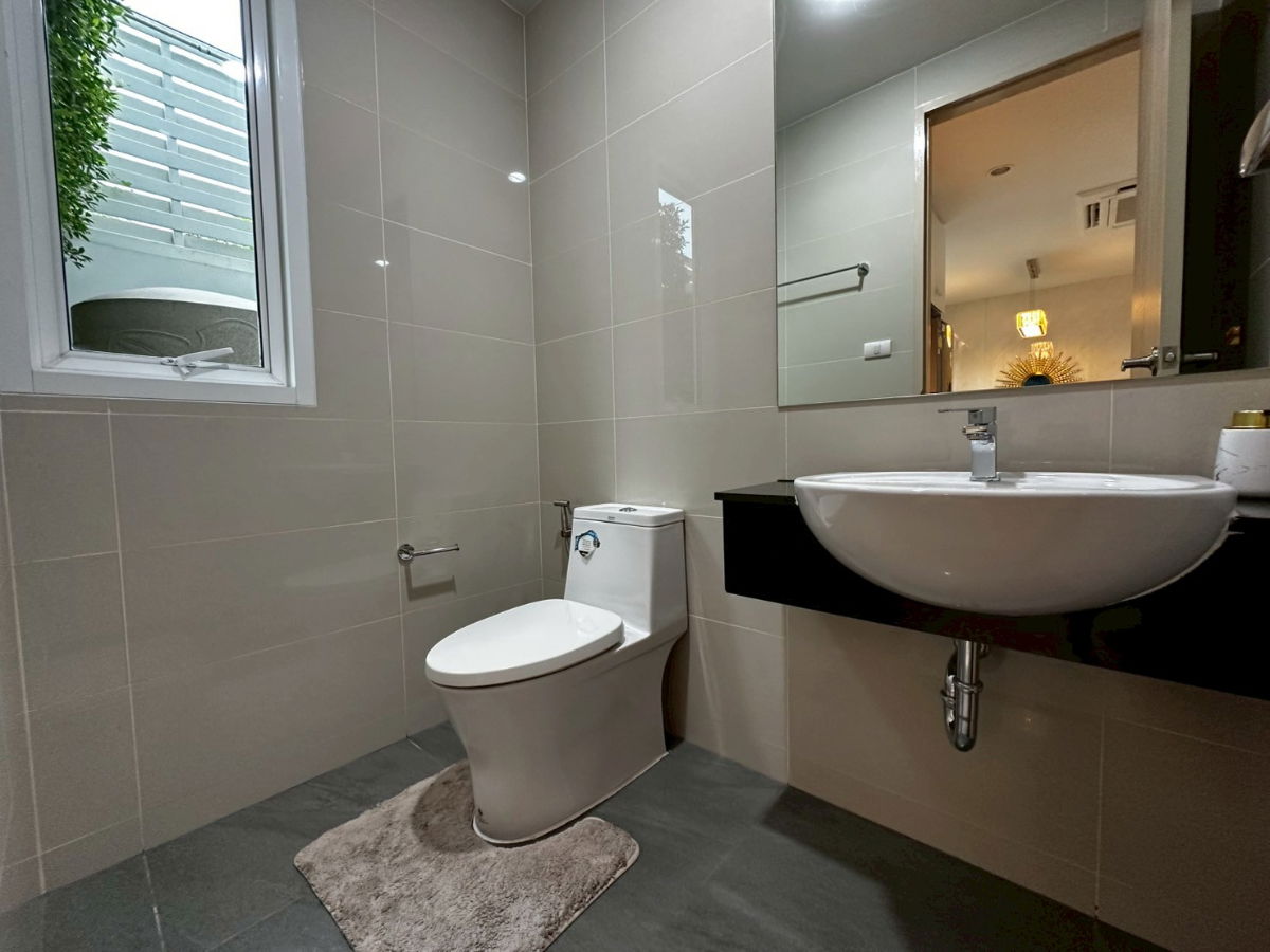 รูป ❤️💛💙โอกาสสุดท้าย! ทาวน์โฮมหรูใจกลางพระราม 3 เหลือเพียง 1 ยูนิตเท่านั้น! 🏡 Côté Maison Rama 3 – โคเต้ เมซอง พระราม 3 - รูปที่ 6/16