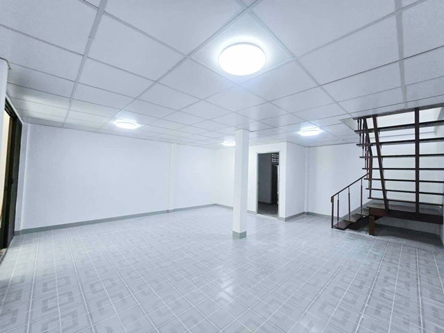 รูป MRT ห้วยขวาง 500ม. 3นอน รร.นานาชาติรีเจนท์ 1.2 กม.ประชาราษฏร์บำเพ็ญ 10-18 ตลาดสดห้วยขวาง 1.4 กม.ทาวน์เฮ้าส์ 2 ชั้น รีโนเวทใหม่ - รูปที่ 5/8