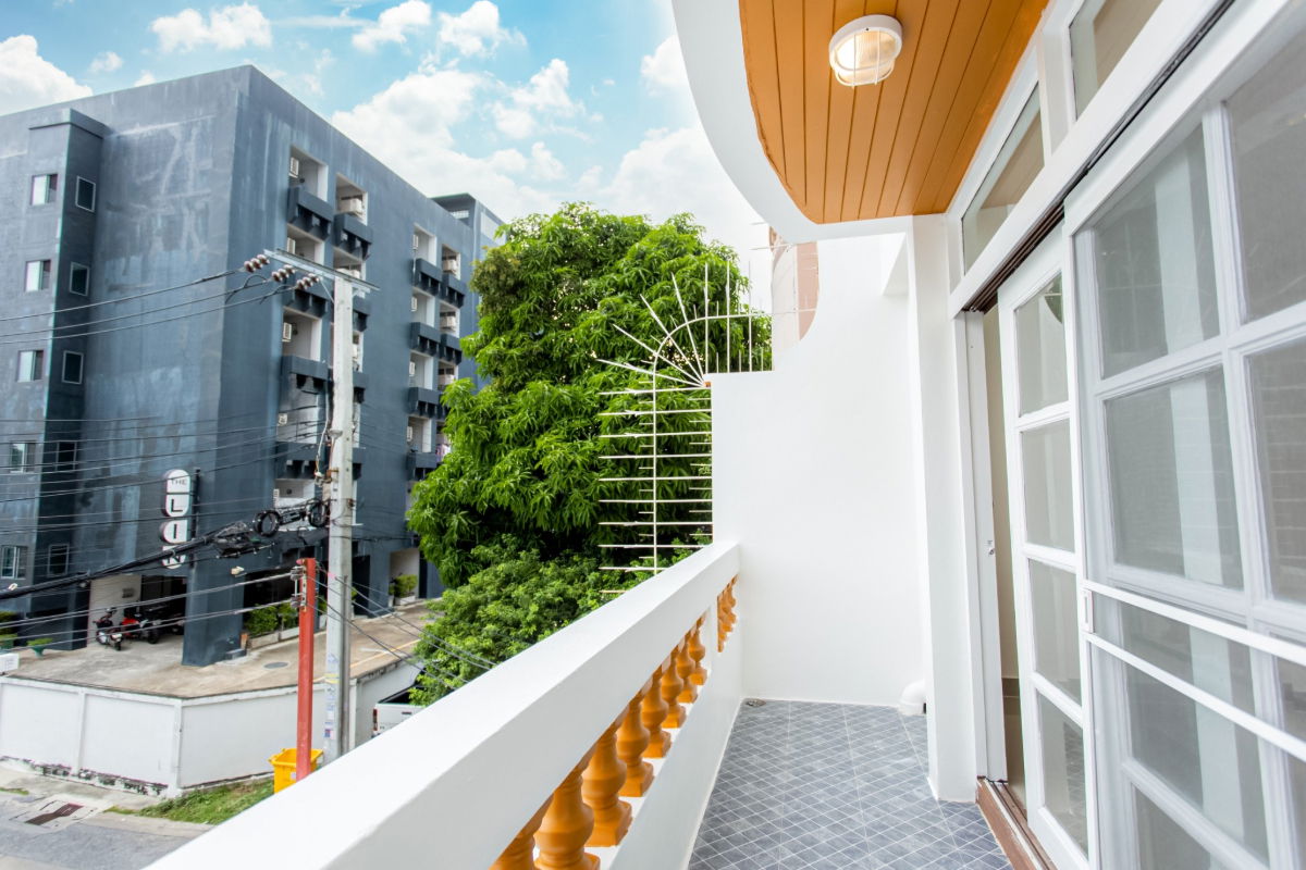 picture ST0034 | 4-story Townhome “Nong Moo Sawan 1” 💥 From 7.29 million THB, now only 6.99 million THB! 🚆 MRT Sutthisan ≈ 1.3 km. - 12/24