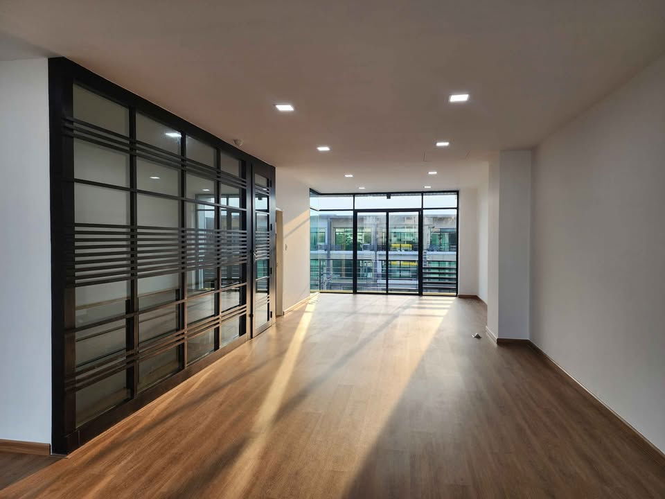 picture 🏢 For Rent: Modern 3.5-Storey Home Office on Main Road 💰 Rent 75,000 THB | Ref. RS4408 - 20/25