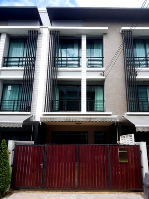 Home office for rent Crystal Design Center : 🏡 For Rent: Baan Klang Muang Townhome – Rama 9–Ramkhamhaeng (Pet Friendly) 📍 Opposite Ramkhamhaeng University (Campus 1) 🚆 Near Orange Line MRT