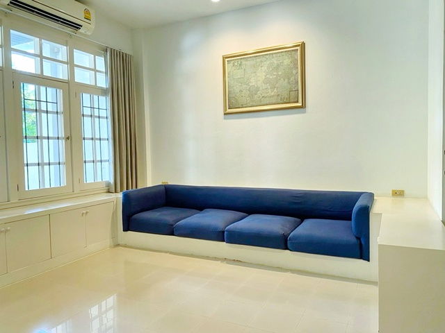 รูป หรูมาก รัชดาภิเษก40-48 BTSรัชโยธิน 800 ม. ให้เช่าทาวน์เฮาส์ 3 ชั้น พร้อมเฟอร์ฯครบครัน 22ตร.วา. 264 ตร.ม. 4นอน 3 น้ำ โฮมออฟฟิศ - รูปที่ 3/8