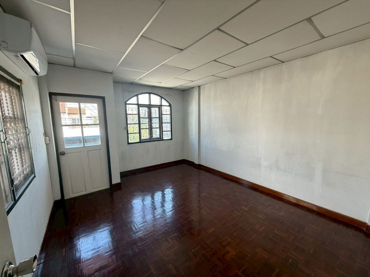 รูป ขายบ้านแฝด 2 ชั้น หมู่บ้านบัวทอง ขนาด 30 ตารางวา 3 ห้องนอน 1 ห้องน้ำ จอดรถได้ 2 คัน - รูปที่ 4/16