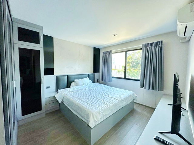 รูป ถูกสุดในโครงการ จัดเต็มเฟอร์ฯ 3 นอน MRT มัยลาภ เลียบด่วนเอกมัย รามอินทรา เดอะวอล์ค เกษตร-นวมินทร์ 800 ม. ให้เช่าทาวน์โฮมสุดหรู 3 ชั้น - รูปที่ 3/8