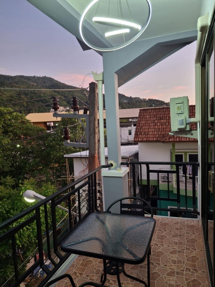 picture Home for sale with existing tenants, generating immediate income upon ownership. - 9/31