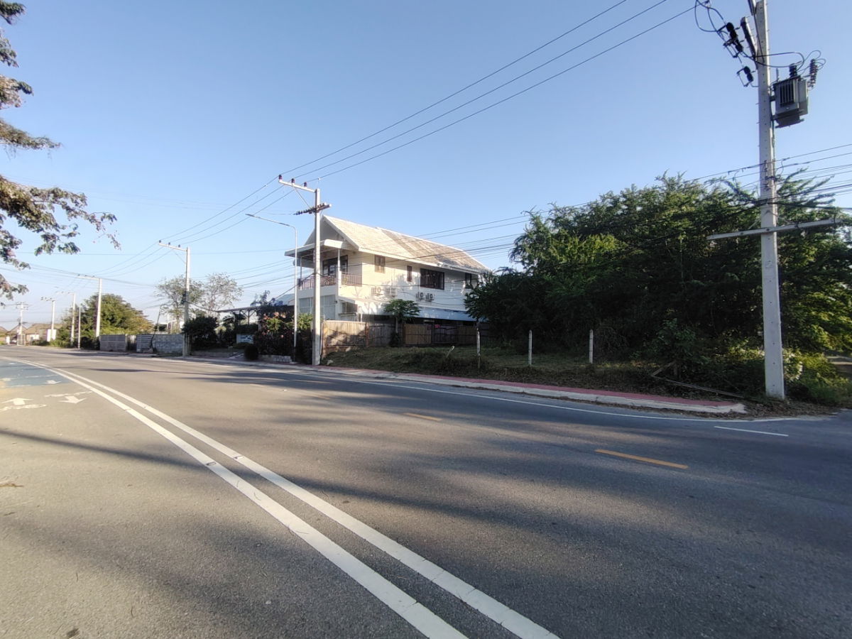 รูป ขายที่ดินแปลงหัวมุมเนื้อที่ 108.5 ตารางวา อยู่ในทำเลดี ห่างจากหาดเขากระโหลกเพียง 168 เมตร! - รูปที่ 2/9