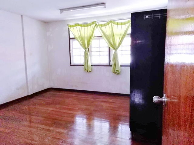 รูป กำนันแม้น24-32 กัลปพฤกษ์ BTS วุฒากาศ 4กม.ให้เช่าทาวน์เฮ้าส์ 2ชั้น 16ตรว. 140 ตรม 2นอน 2น้ำ 1-2แอร์ - รูปที่ 6/8