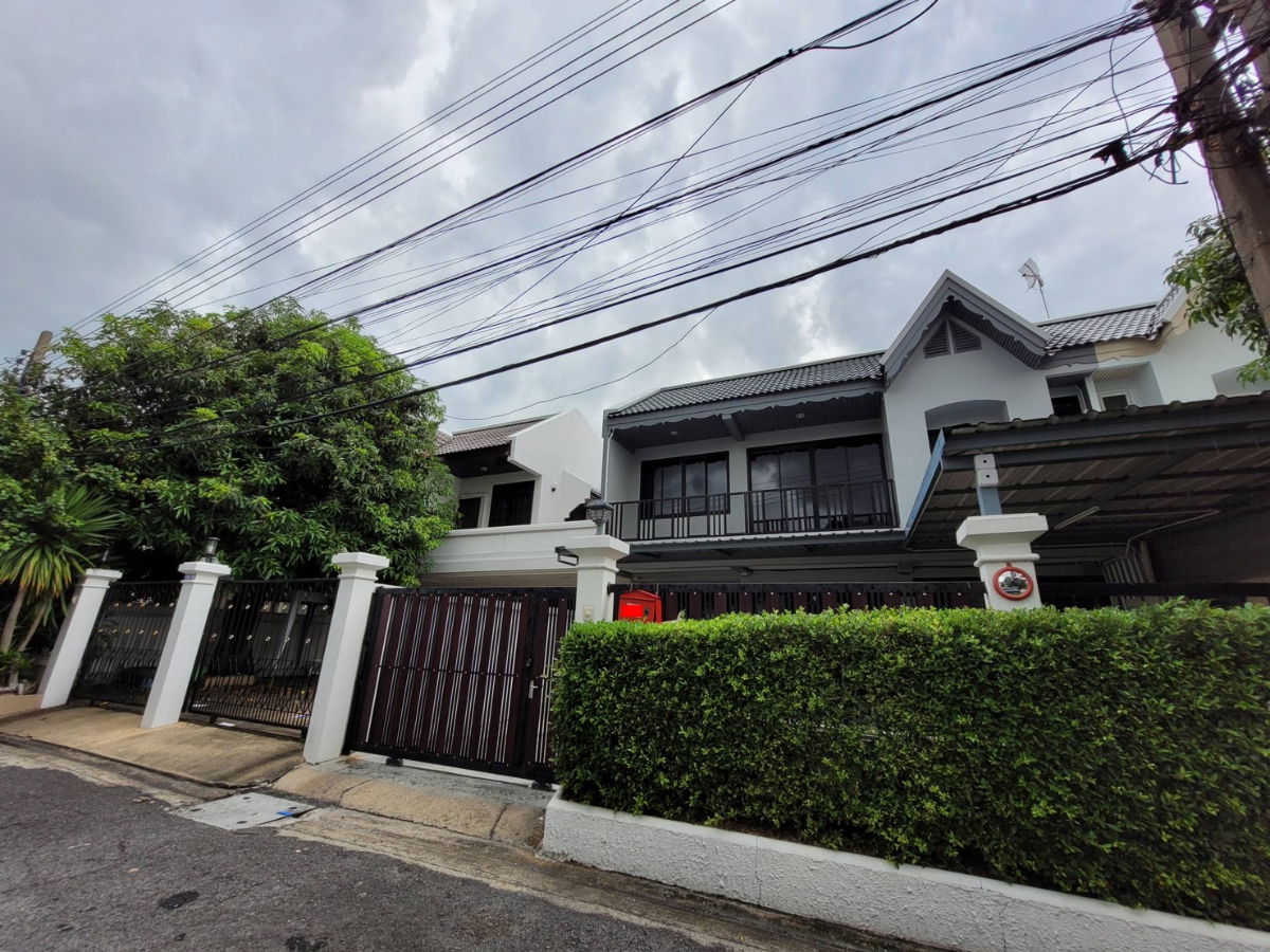 รูป T 1481 ให้เช่า ทาวน์เฮ้าส์ 2 ชั้น 4 ห้องนอน ซ.ประชาราษฎร์บำเพ็ญ 26 สภาพดี ราคา 35,000 บาท - รูปที่ 2/19