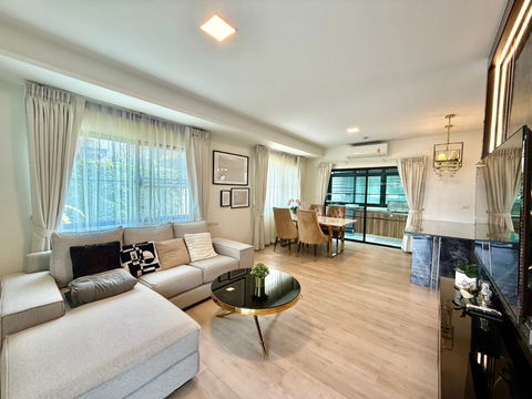 🌈⚡HBN0237  Indy 5 Bangna km.7🌈  ✨ Get a Special Code when renting with us 💬 LINE: @theagentpro