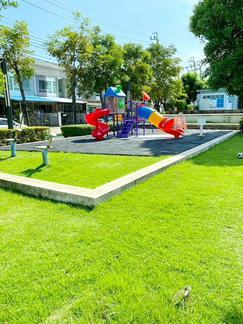 รูป ตลาดประชาอุทิศ 90 800 ม. โลตัส ประชาอุทิศ 900 ม. ให้เช่าทาวน์โฮม 2 ชั้น ติดถนน 18ตร.ว. 146ตร.ม. 2 นอน 3 น้ำ ตลาดแฟลต กทม. ทุ่งครุ 1 กม - รูปที่ 7/8