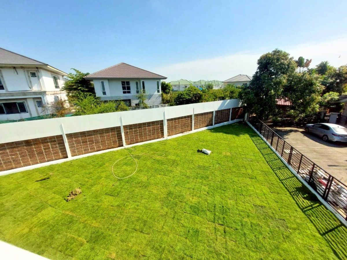 รูป บ้านหลังริมท้ายซอย เป็นส่วนตัว 129 ตร.ว. แต่งครบพร้อมเฟอร์ฯ รีโนเวทใหม่กริ๊บทั้งหลัง  ลดแรงรับปีใหม่! ราคาเพียง 7.59 ลบ. บ้านสวยพร้อมอยู่ ทำเลทอง - รูปที่ 24/27