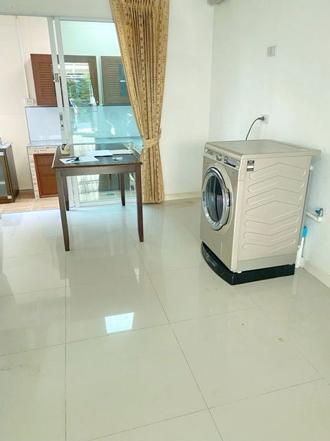 รูป ตลาดประชาอุทิศ 90 800 ม. โลตัส ประชาอุทิศ 900 ม. ให้เช่าทาวน์โฮม 2 ชั้น ติดถนน 18ตร.ว. 146ตร.ม. 2 นอน 3 น้ำ ตลาดแฟลต กทม. ทุ่งครุ 1 กม - รูปที่ 1/8