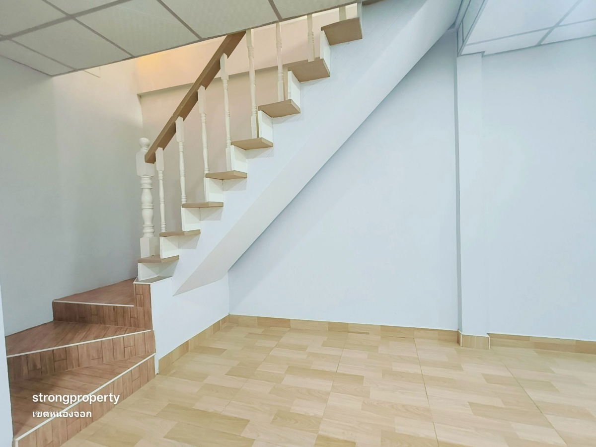 รูป ทาวน์เฮาส์ หนองจอก สุวินทวงศ์ 23 รีโนเวทใหม่ ใกล้สนง.ที่ดินหนองจอก หมู่บ้านณราธร (กฤษณา1/21) นัดชมเลย 085-318-6868 คุณวา - รูปที่ 9/19