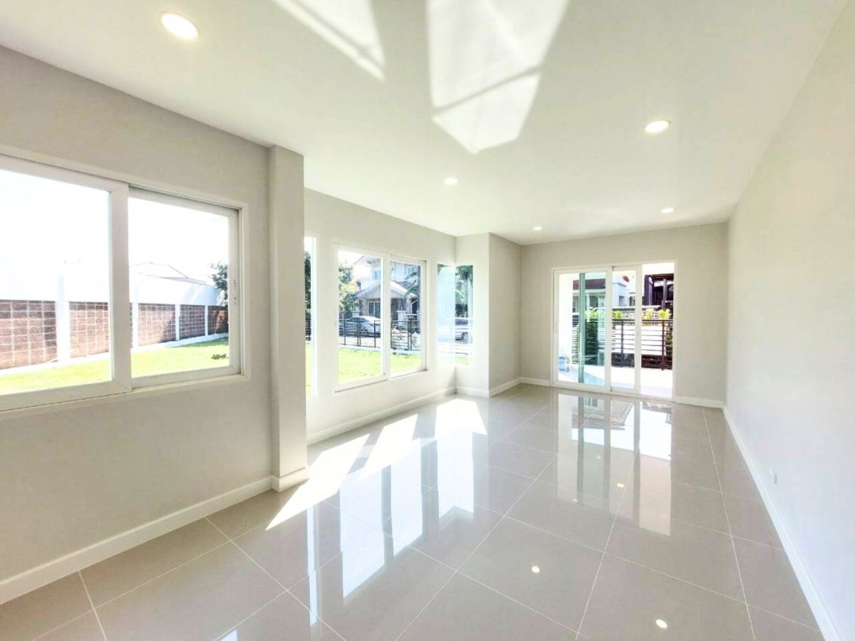 รูป บ้านหลังริมท้ายซอย เป็นส่วนตัว 129 ตร.ว. แต่งครบพร้อมเฟอร์ฯ รีโนเวทใหม่กริ๊บทั้งหลัง  ลดแรงรับปีใหม่! ราคาเพียง 7.59 ลบ. บ้านสวยพร้อมอยู่ ทำเลทอง - รูปที่ 3/27