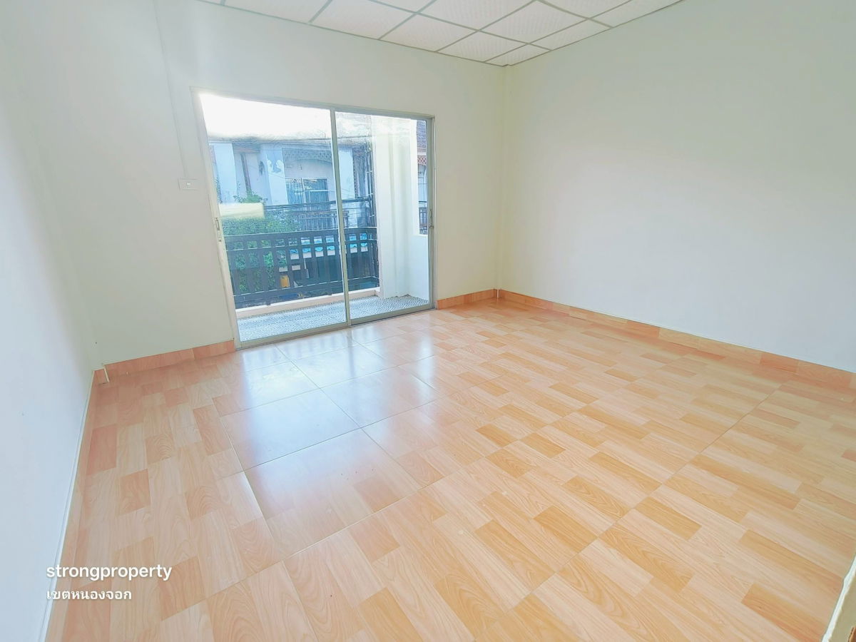 รูป ทาวน์เฮาส์ หนองจอก สุวินทวงศ์ 23 รีโนเวทใหม่ ใกล้สนง.ที่ดินหนองจอก หมู่บ้านณราธร (กฤษณา1/21) นัดชมเลย 085-318-6868 คุณวา - รูปที่ 16/19