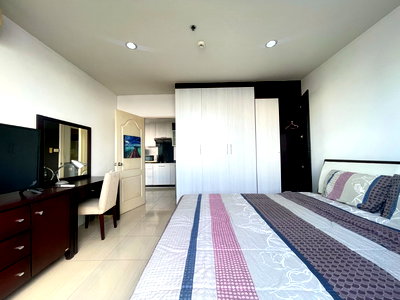 Condos for rent : Rent Sriracha Condo View Fully furnished and ready to move in. Close to amenities and convenient transportation.