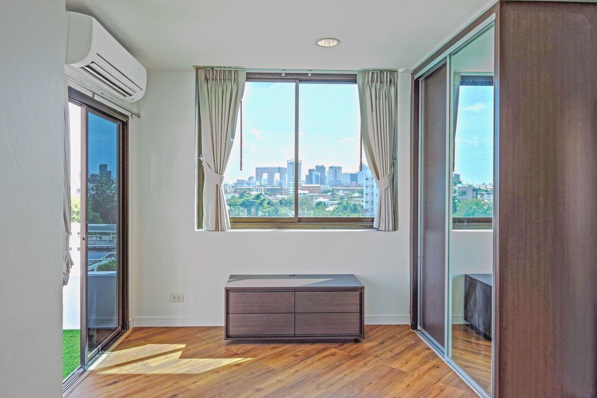 รูป 🏡 อพาร์ทเม้นท์ 3 ห้องนอน รีโนเวทใหม่ทั้งยูนิต   ✨ พรีเมียมทุกดีเทล | 🏢 Low Density | 🐾 Pet Friendly   🚗 พร้อมที่จอดรถส่วนตัว - รูปที่ 8/15