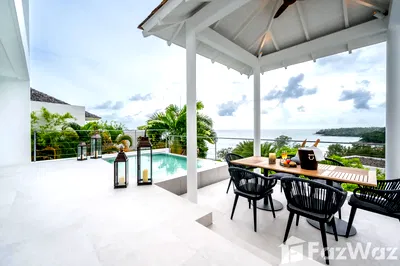 Condos for sale : Corner Unit with Sea View On Hilltop Overlooking Surin Beach 1628462
