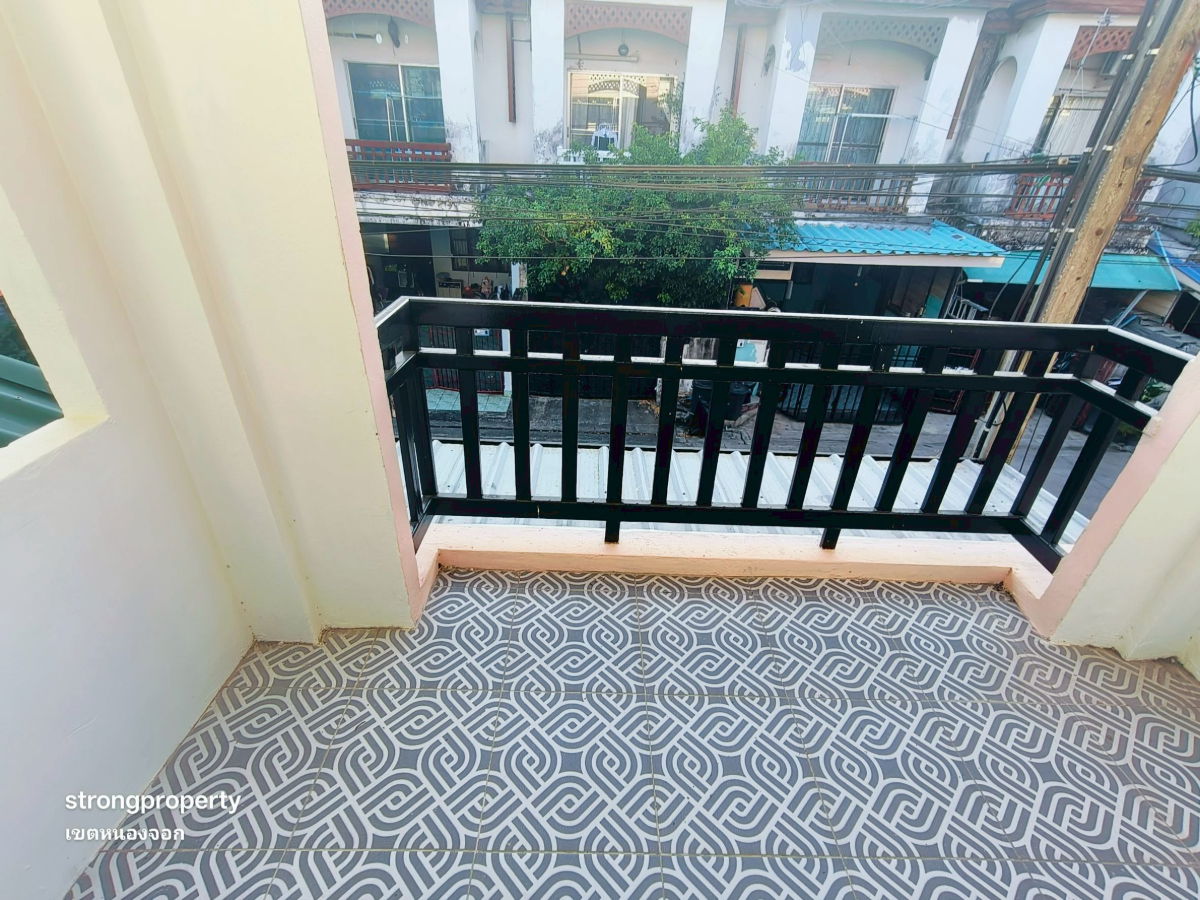 รูป ทาวน์เฮาส์ หนองจอก สุวินทวงศ์ 23 รีโนเวทใหม่ ใกล้สนง.ที่ดินหนองจอก หมู่บ้านณราธร (กฤษณา1/21) นัดชมเลย 085-318-6868 คุณวา - รูปที่ 18/19