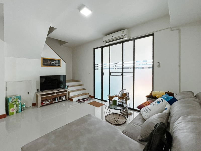 รูป ขายด่วนทาวน์เฮ้าส์ 2 ชั้น Pleno ลาดพร้าว-เสรีไทย บ้านสวย เฟอร์นิเจอร์ครบ พร้อมหิ้วกระเป๋าเข้าอยู่ได้เลย (N.1961) - รูปที่ 5/16