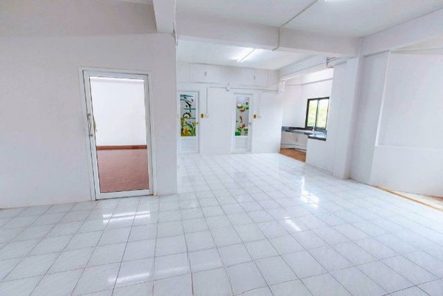 รูป เชื่อมต่อกัน 2 คูหา 3ชั้น ให้เช่าอาคารใหญ่ 4 น้ำ 41ตร.วา. บิ๊กซี เคหะร่มเกล้า 500 ม. ลาดกระบัง490ตร.ม. รร.ร่วมฤดีวิเทศศึกษา มีนบุรี3กม. - รูปที่ 8/8