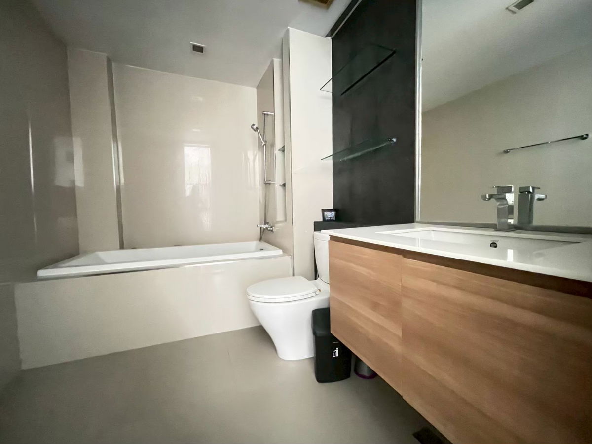 รูป ให้เช่า กรีนเลค คอนโด ศรีราชา ห้องสวยแถมเฟอร์ฯ ใกล้แหล่งชุมชน เดินทางสะดวก วิวธรรมชาติ บรรยากาศดีมาก - รูปที่ 11/16