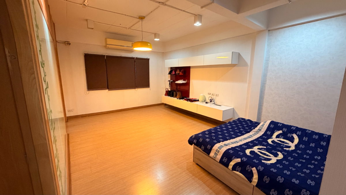 picture Prime commercial building on Super Highway, before Nimman area. - 6/24