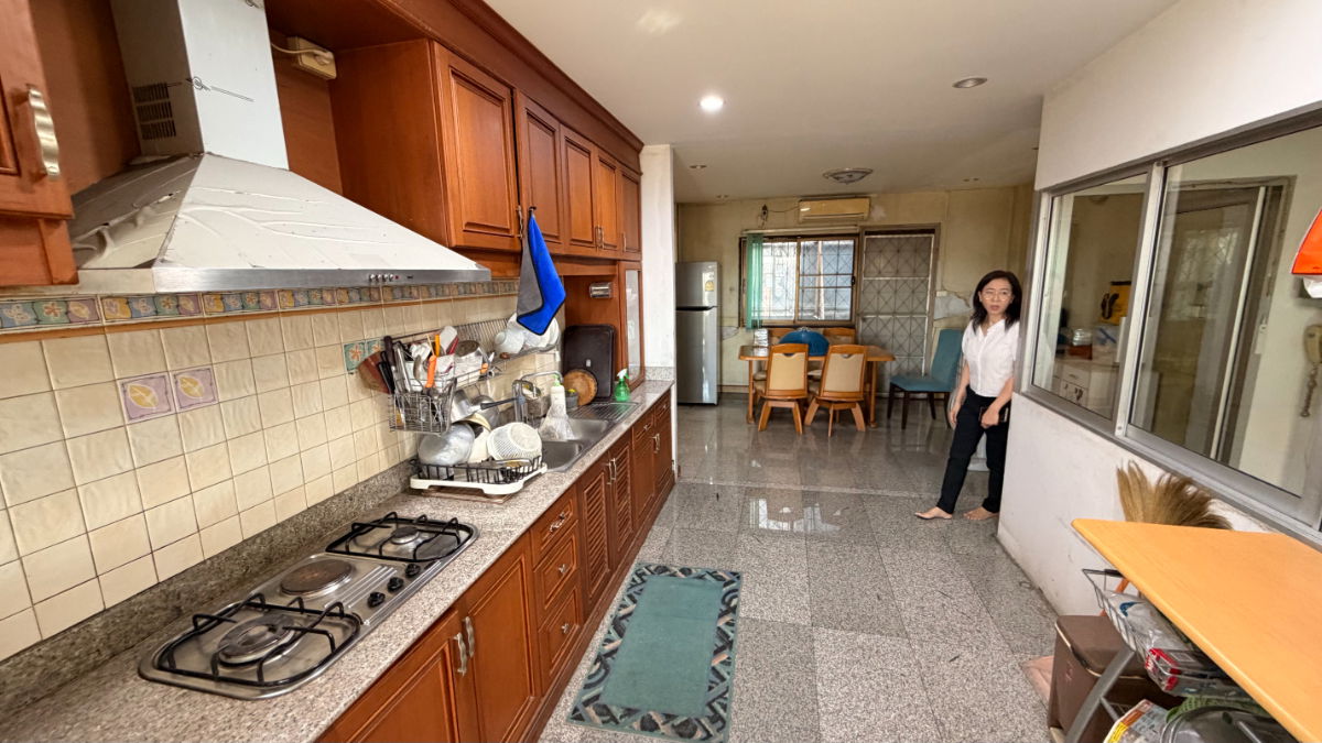 picture Prime commercial building on Super Highway, before Nimman area. - 12/24