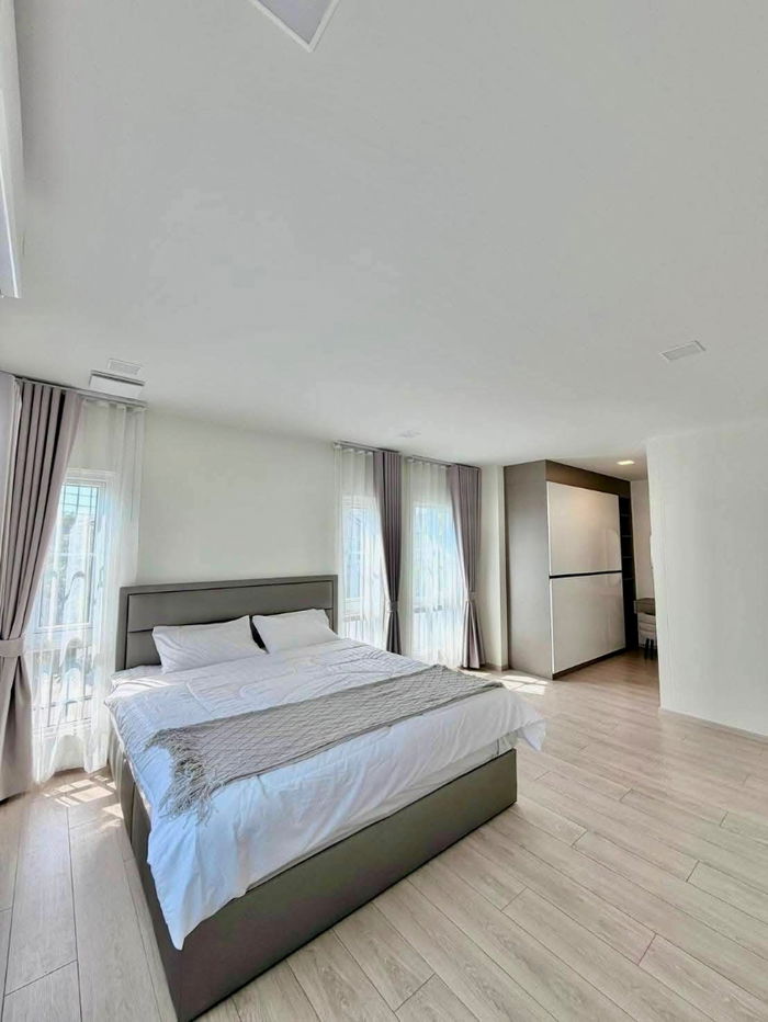 รูป ให้เช่า บ้านเดี่ยว Villaggio 3 ศรีนครินทร์–บางนา | 4 ห้องนอน ราคาพิเศษ เฟอร์นิเจอร์ครบ  พร้อมเข้าอยู่  - รูปที่ 6/16