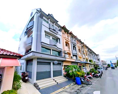 เช่าอาคารพาณิชย์ วิทยาลัยเทคนิคมีนบุรี : เชื่อมต่อกัน 2 คูหา 3ชั้น ให้เช่าอาคารใหญ่ 4 น้ำ 41ตร.วา. บิ๊กซี เคหะร่มเกล้า 500 ม. ลาดกระบัง490ตร.ม. รร.ร่วมฤดีวิเทศศึกษา มีนบุรี3กม.