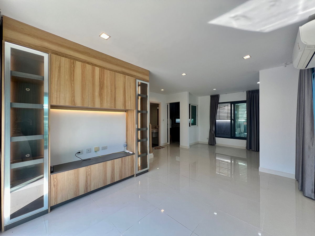 รูป ขายบ้านแฝด 2 ชั้น Britania Srinakarin ทำเลศักยภาพ ใกล้วัดหนามแดง สมุทรปราการ  ใกล้ BTS ศรีด่าน และเมกะบางนา - รูปที่ 8/31